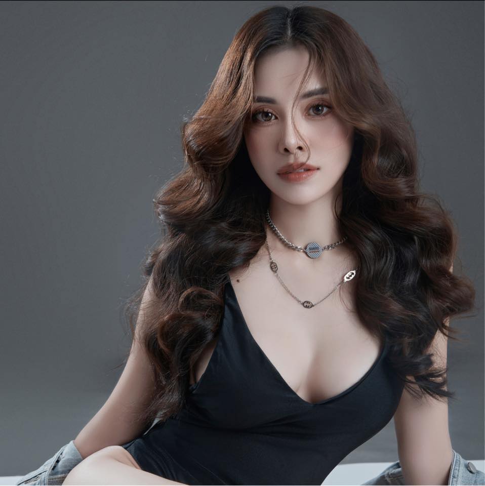 Vẻ ngoài xinh đẹp quyến rũ của cô nàng Hải Yến