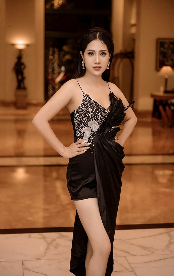 Chân dung cô gái xinh đẹp - Nhà sáng lập và đơn vị sản xuất nhiều nhãn hàng mỹ phẩm nổi tiếng trên thị trường