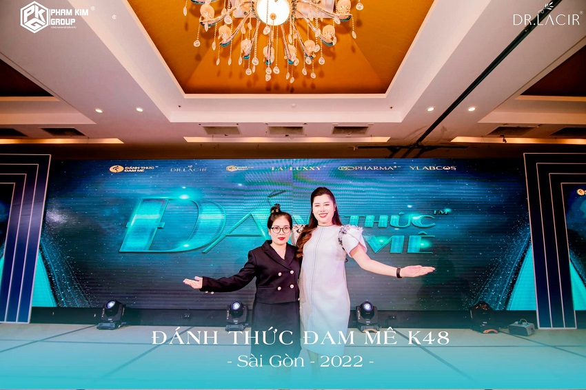 Giám đốc PTKH Kim Hương cùng nữ chủ tịch Tập đoàn Phạm Kim Group 