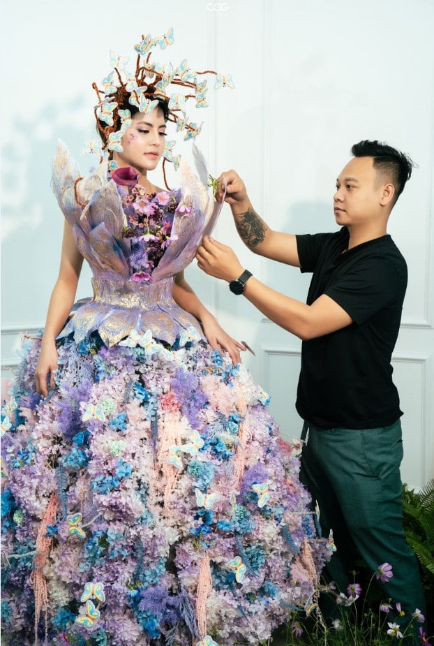 Tác phẩm của anh tại chương trình Họp mặt ngành hoa toàn quốc lần thứ 6