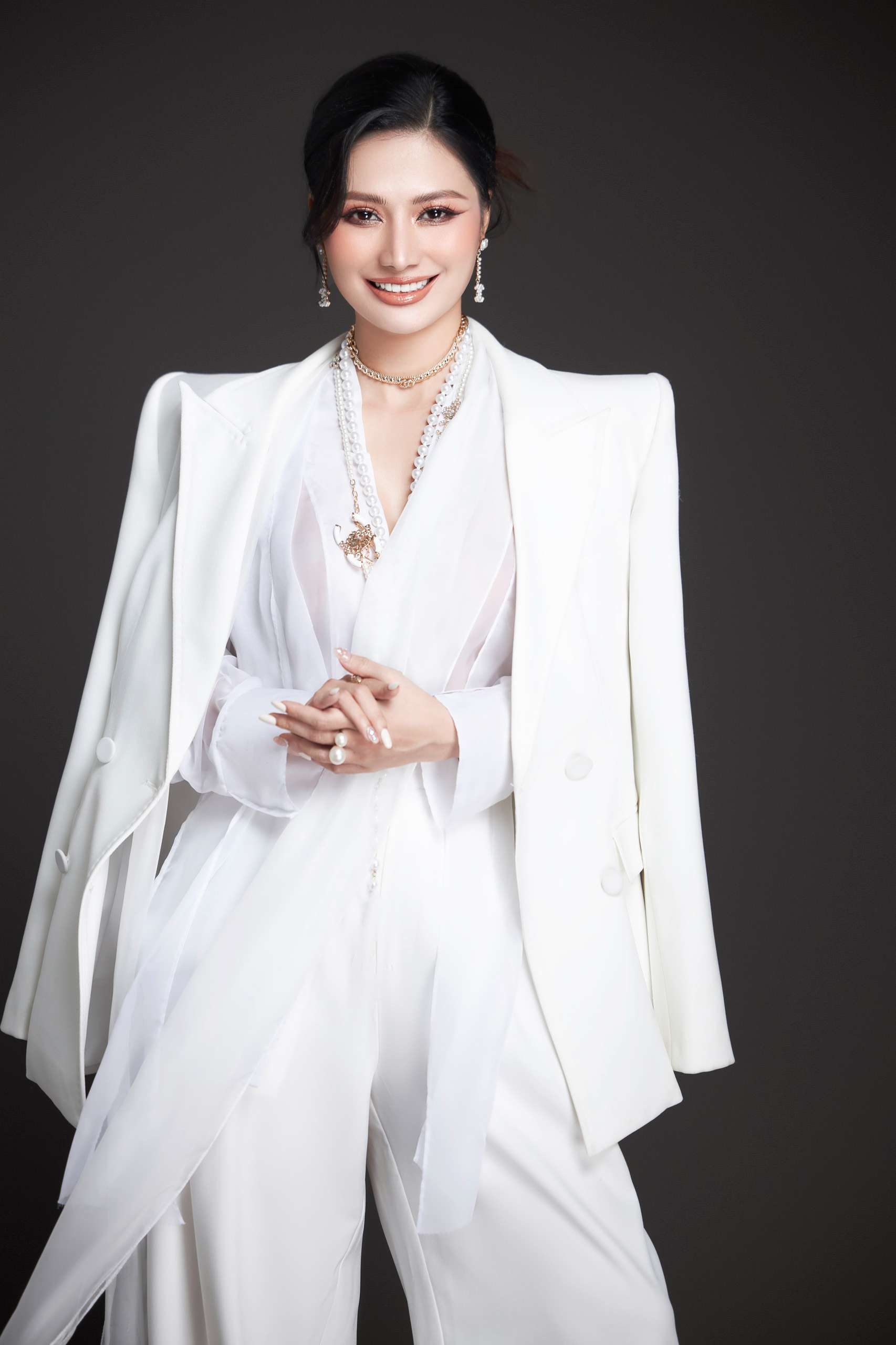 CEO Alice Hạnh Nguyễn với vẻ đẹp hút hồn người đối diện