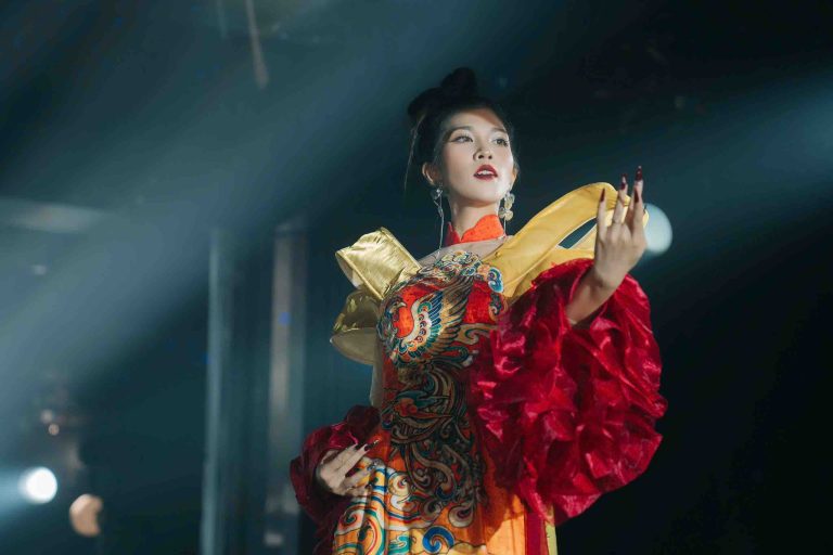 Miss tài năng Hoa hậu Doanh nhân Việt Nam 2026 Nguyễn Hồng Vy Đan toả sáng trên sân khấu Premier Fashion Show với phong thái tự tin và dấu ấn riêng đầy cuốn hút